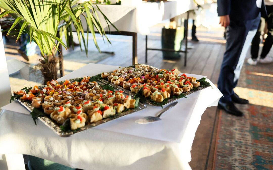 Koniec z nudnymi kanapkami na szkoleniach. Jak Catering Bednarz podnosi prestiż eventów firmowych